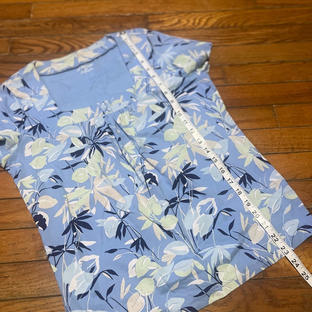 St. John's Bay Blue Floral Blouse - Picture 4 of 5